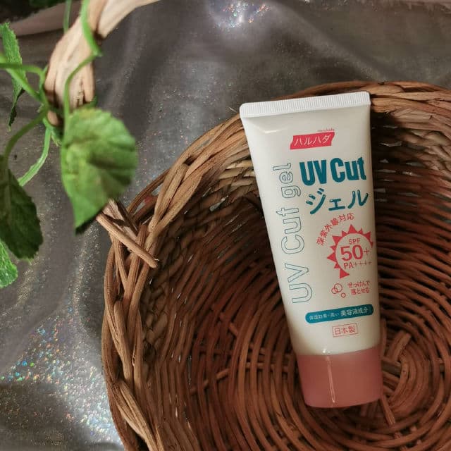 Haruhada UV Cut Gel SPF 50+ PA++++ review photo by sparklesandnargles