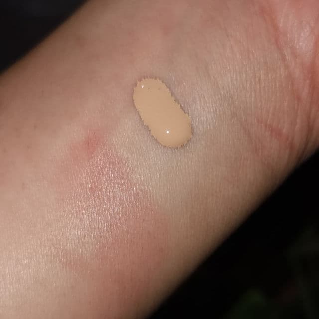 BLK Cosmetics Illuminating Skin Tint Sun Shield SPF 30 review photo by sparklesandnargles