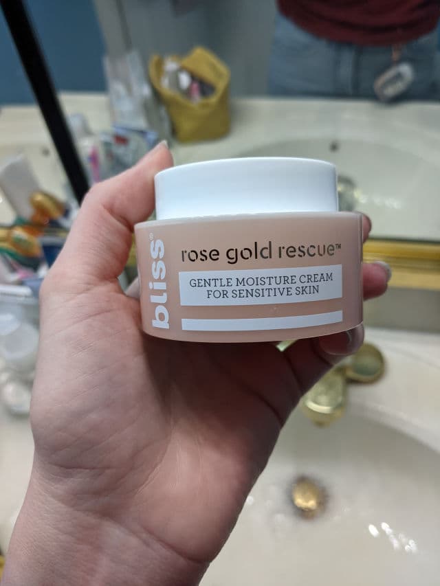 Bliss Rose Gold Rescue Moisturizer Gentle Moisture Cream For Sensitive Skin review photo by Renterese