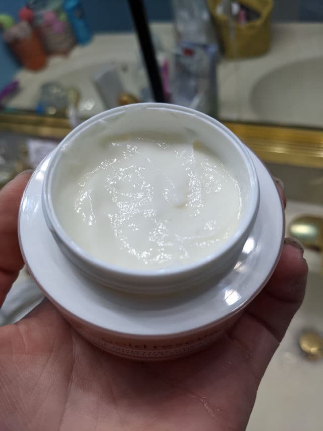 Bliss Rose Gold Rescue Moisturizer Gentle Moisture Cream For Sensitive Skin review photo by Renterese