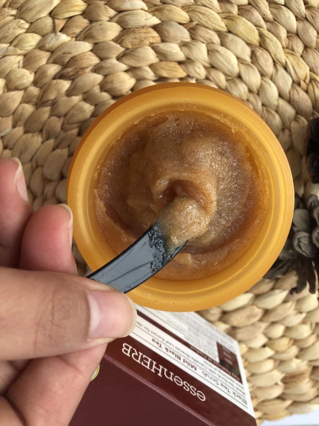 essenHERB Black Tea Scrub review photo by stellaweny