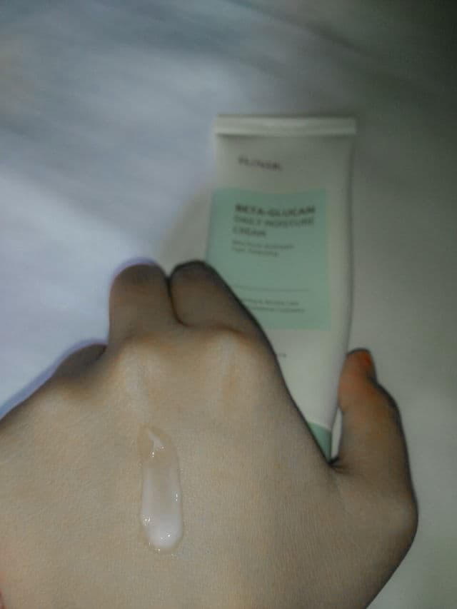 Iunik Beta Glucan Daily Moisture Cream review photo by Sunflowerr