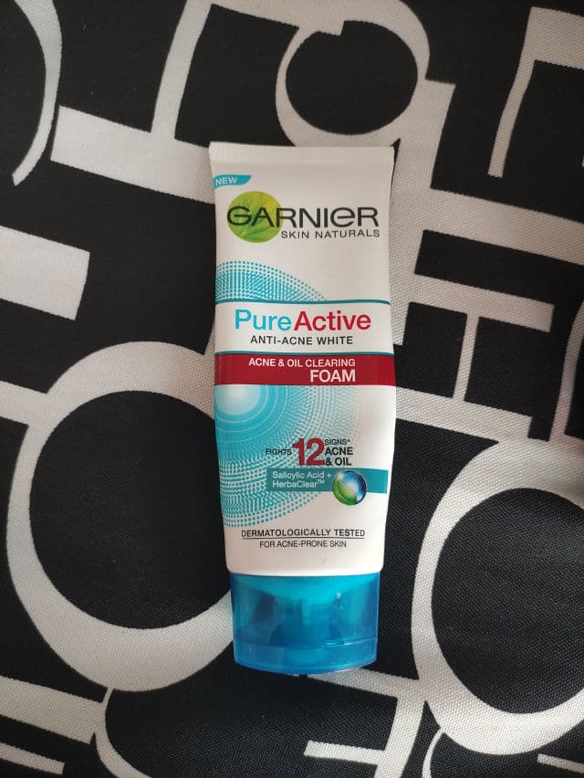 Garnier Pure Active Anti-Acne White Acne & Oil Cleansing Foam review photo by taeandz