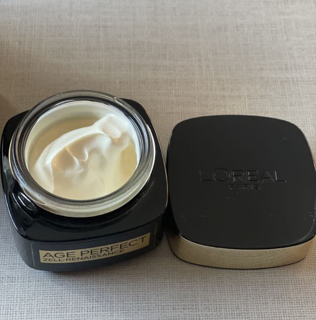 L'Oreal Paris Age Perfect Cell Renewal Anti-Aging Day Moisturizer SPF 25 review photo by taibtaby