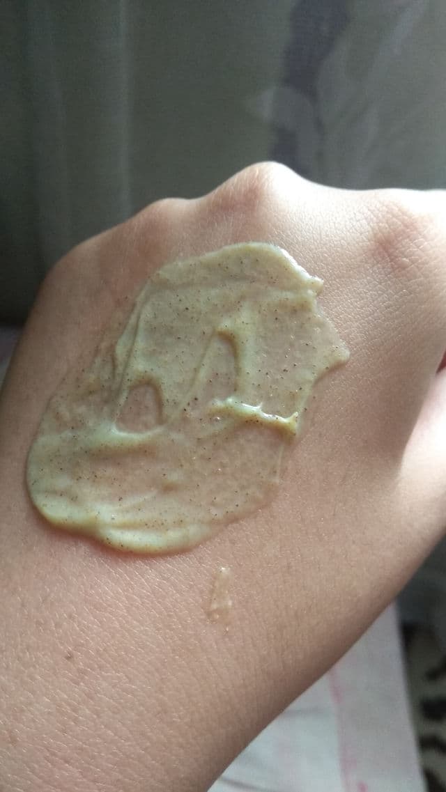 St. Ives Blackhead Clearing Green Tea Scrub review photo by taranajmi