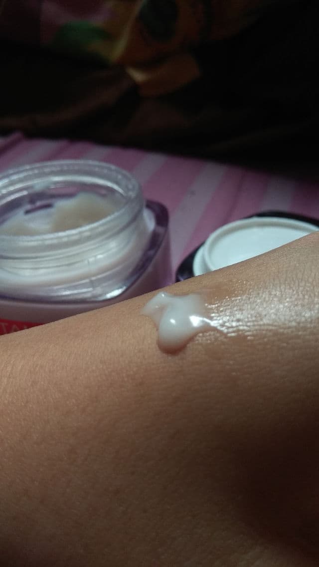 L'Oreal Paris Revitalift Hyaluronic Acid Plumping Cream Day review photo by taranajmi
