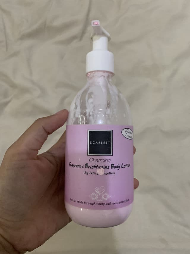 Scarlett Whitening Brightening Fragrance Body Lotion - Charming review photo by tengkuliaariska