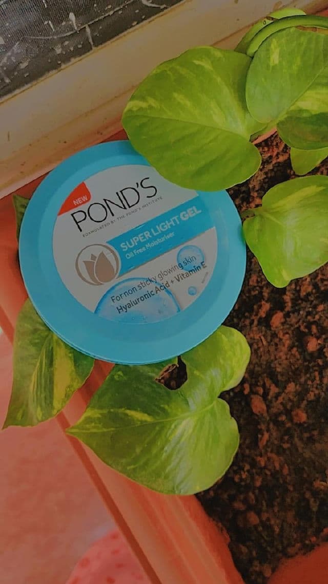 Pond's Super Light Gel Oil Free Moisturiser review photo by thatskincaresisters