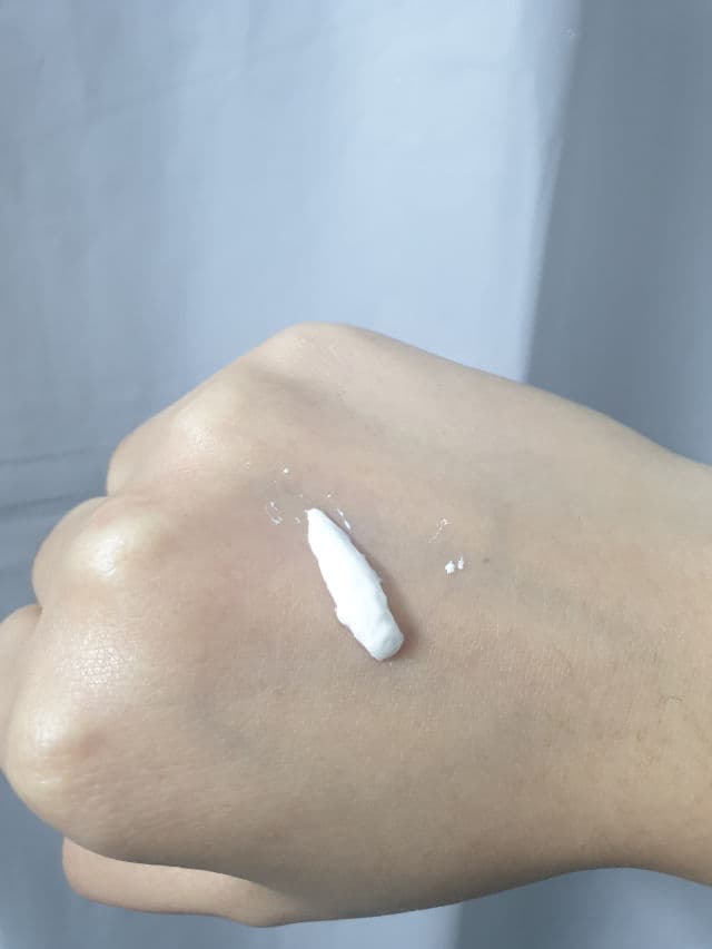 Neutrogena Ultra Sheer Dry-Touch Sunblock SPF 100 review photo by thecurlymess