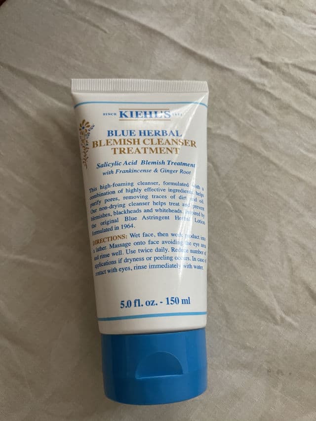 Kiehl's Blue Herbal Acne Cleanser Treatment review photo by vivienvalerie