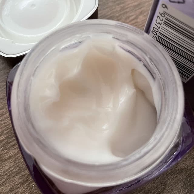 L'Oreal Paris Revitalift Hyaluronic Acid Plumping Cream Day review photo by tinatheone