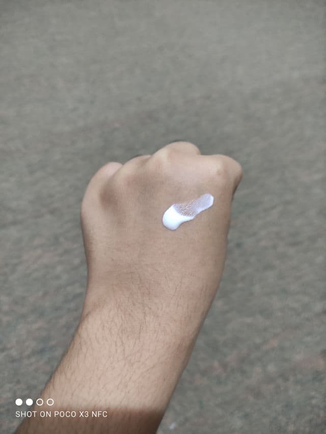 Oxecure Acne Sunscreen SPF50+ PA++++ review photo by tinyskin