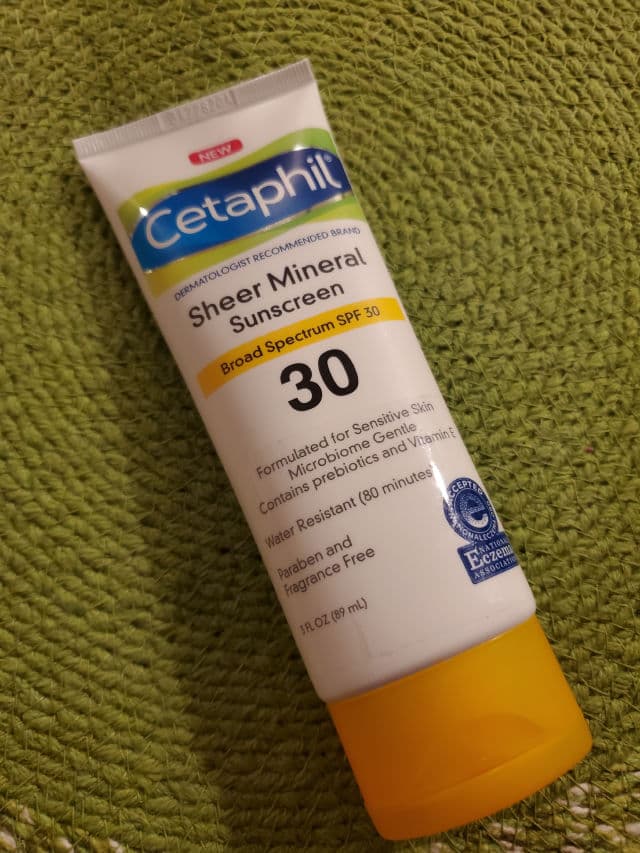 Cetaphil Sheer Mineral Sunscreen Broad Spectrum SPF 30 review photo by tryingitwithCassie