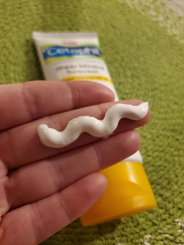 Cetaphil Sheer Mineral Sunscreen Broad Spectrum SPF 30 review photo by tryingitwithCassie