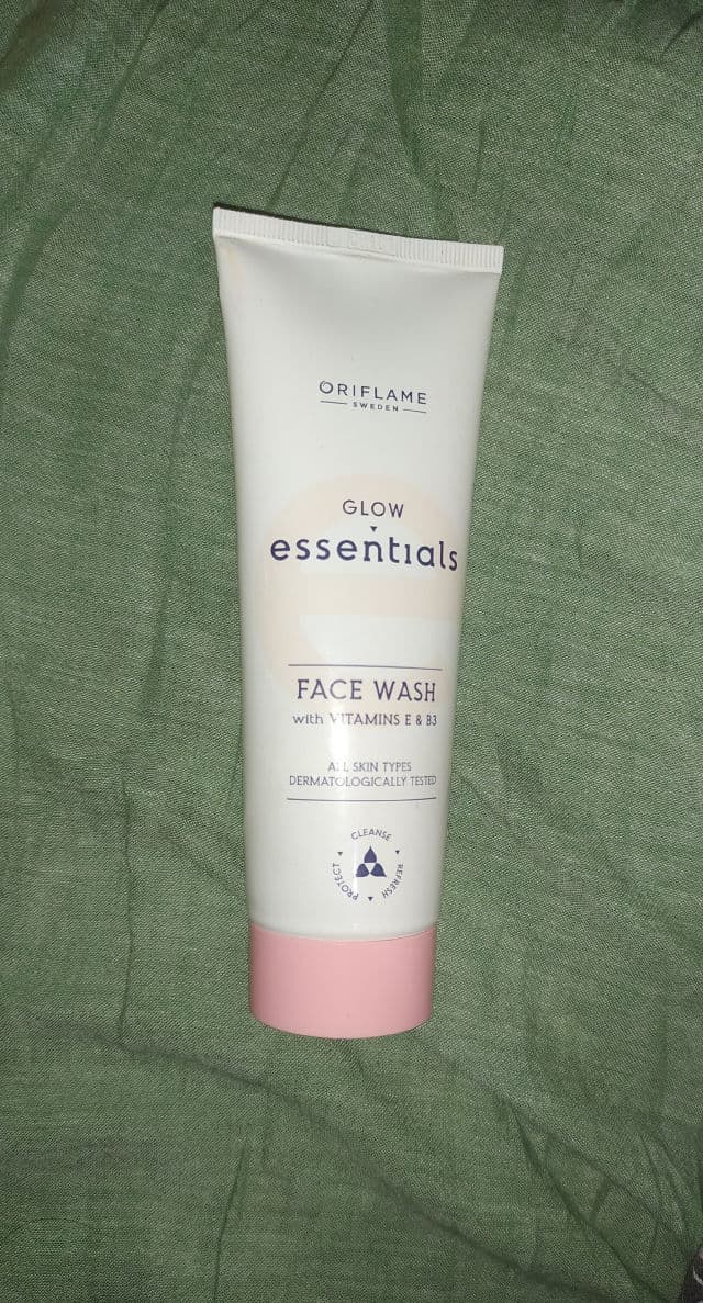 Oriflame Fairness Essentials Face Wash with Vitamins E & B3 review photo by ultimatecare
