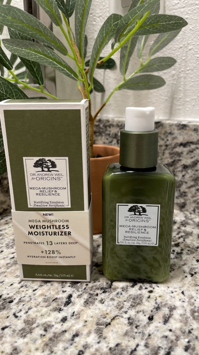 Origins Mega-Mushroom Relief & Resilience Weightless Moisturizer review photo by vbyerley