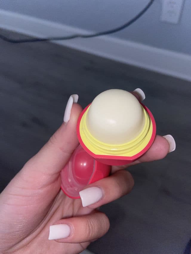 Eos Smooth Sphere Lip Balm review photo by vivianxpena