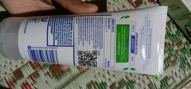 St. Ives Blackhead Clearing Green Tea Scrub review photo by vonnyelshita