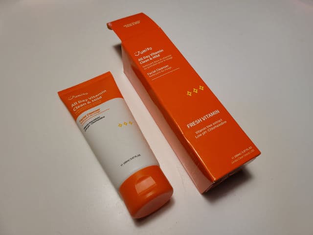 Jumiso All Day Vitamin Clean & Mild Facial Cleanser review photo by vshin