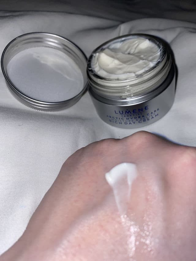 Lumene Arctic Hydra Care Moisture and Relief Rich Day Cream review photo by wavycurlyash