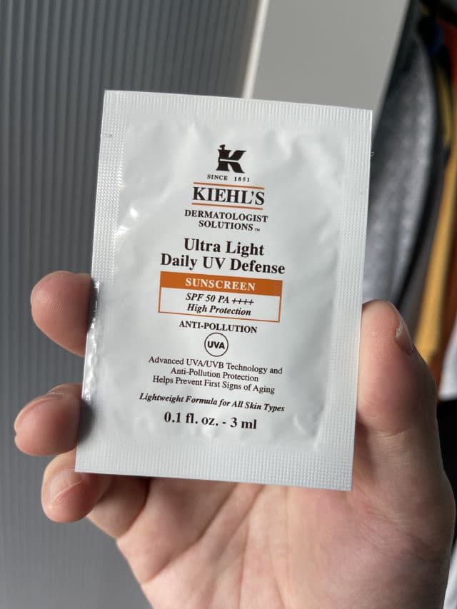 Kiehl's Super Fluid UV Defense SPF 50+ review photo by weikian90