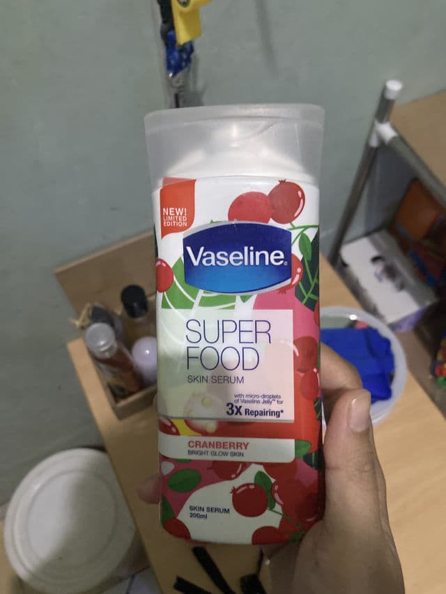 Vaseline Superfood Skin Serum - Cranberry review photo by widyasty