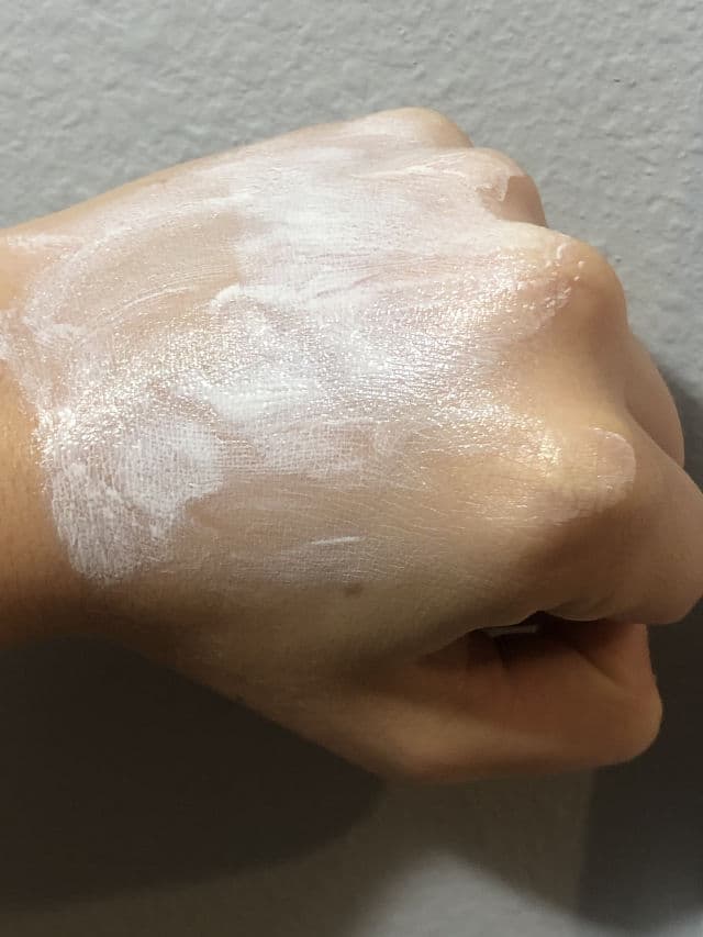 Neutrogena Sheer Zinc Face Dry-Touch Sunscreen Broad Spectrum SPF 50 review photo by disinclined