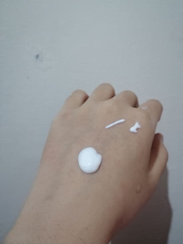 Vaseline Healthy White Sun + Pollution Protection SPF 24 PA+++ review photo by x412xx