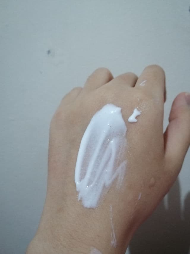 Vaseline Healthy White Sun + Pollution Protection SPF 24 PA+++ review photo by x412xx