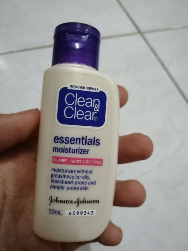 Clean & Clear Essentials Moisturizer review photo by x412xx