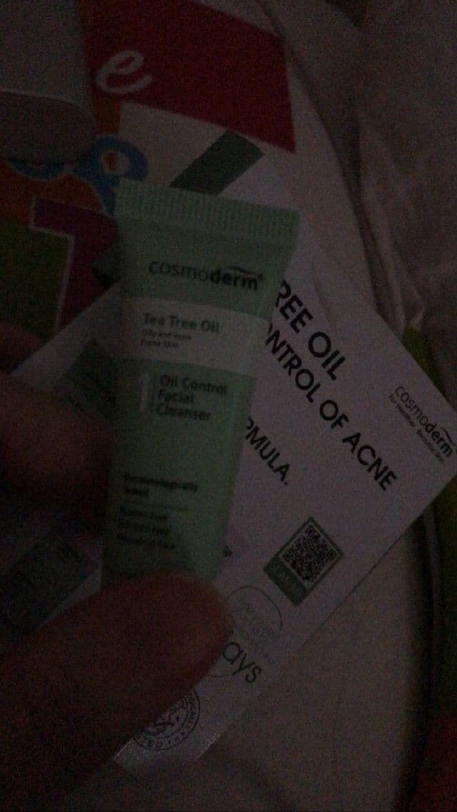 Cosmoderm Tea Tree Oil Oil Control Facial Cleanser  review photo by xiexiaoyong