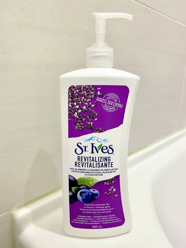 St. Ives Acai, Blueberry & Chia Seed Oil Body Lotion review photo by xinxin