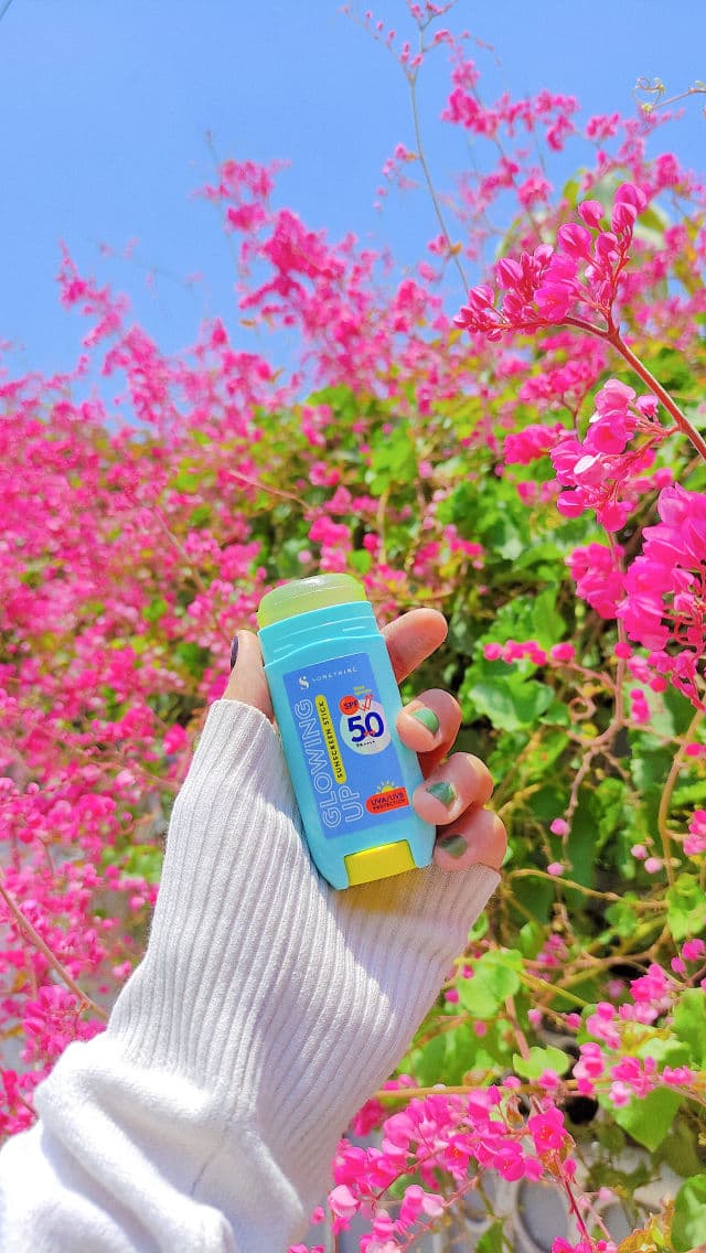 Somethinc Glowing Up Sunscreen Stick SPF 50+ PA ++++ review photo by xoshalika