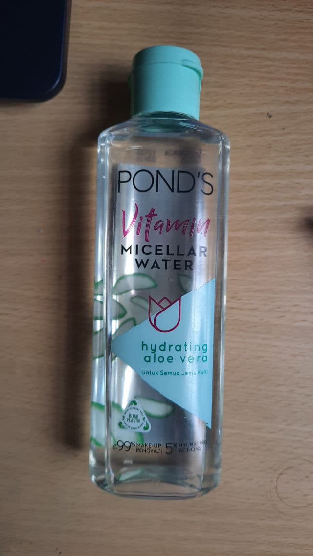 Pond's Vitamin Micellar Water Hydrating Aloe Vera review photo by yasintanurlailaa