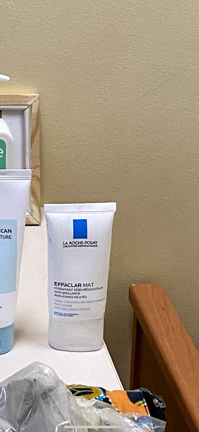 La Roche-Posay Effaclar Mat Oil-Free Mattifying Moisturizer review photo by yassine
