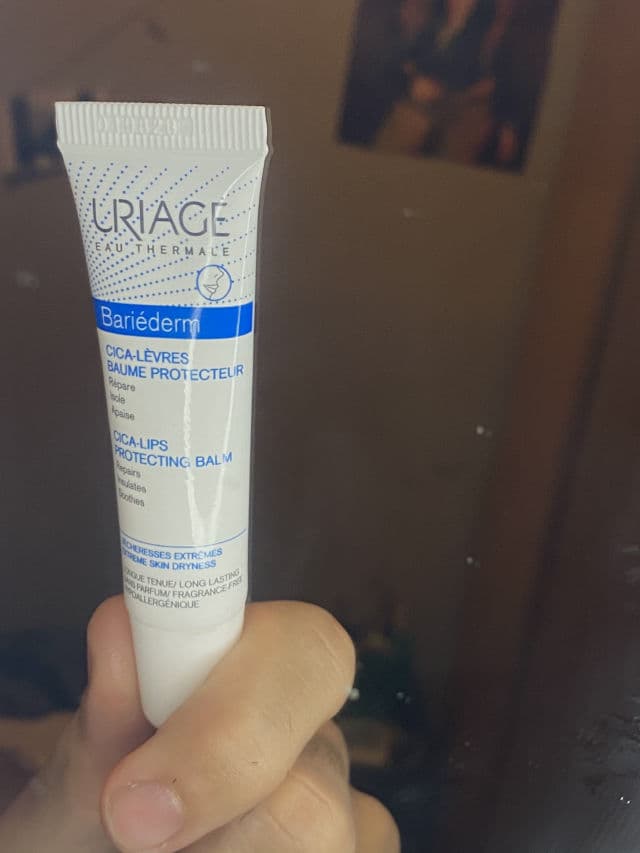 Uriage Bariederm Cica-Lips Protecting Balm review photo by yassine