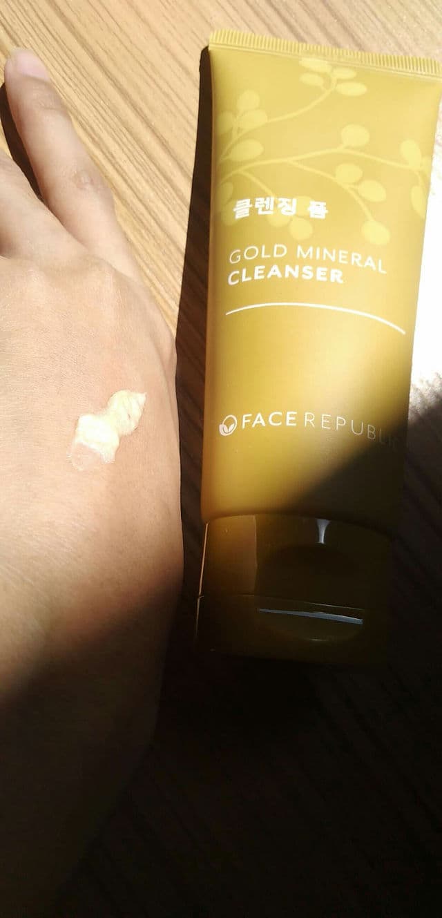 Face Republic Gold Mineral Cleanser review photo by yeppujicare