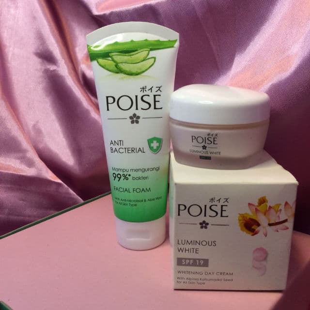 POISE Luminous White Whitening Day Cream SPF 19 review photo by zarahkrishna