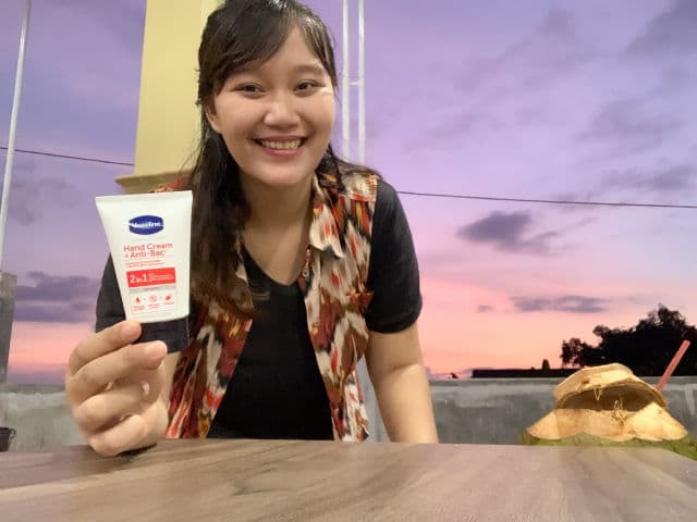 Vaseline Intensive Care Hand Cream + Anti Bac 2 In 1 review photo by zevina