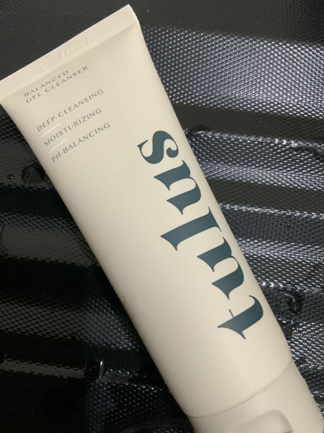 Tulus Balanced Gel Cleanser review photo by zoozoo