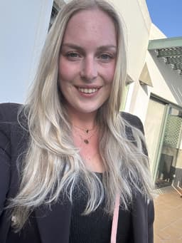 Daphnevonpickartzugc