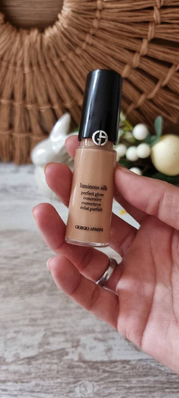 Armani Beauty Luminous Silk Concealer review photo by Cosmetikarmina