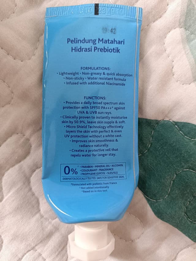 Aiken Prebiotic Sunscreen Super UV Protection SPF50 PA++++ review photo by Jamalia