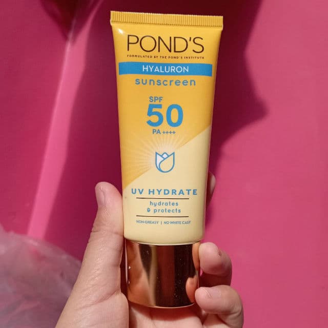 Pond's Hyaluron Sunscreen SPF50 PA++++ UV Hydrate review photo by angelzayeee
