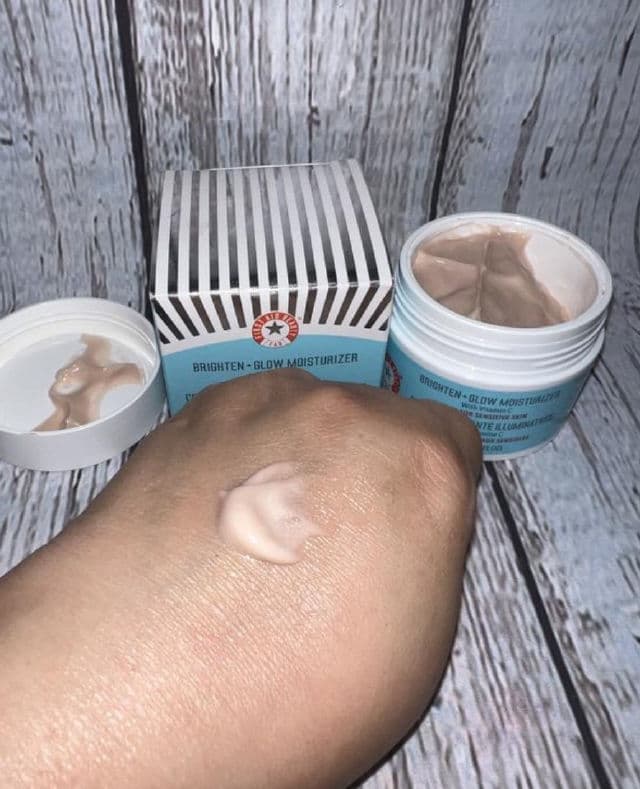 First Aid Beauty Brighten + Glow Moisturizer with Vitamin C review photo by venessao13