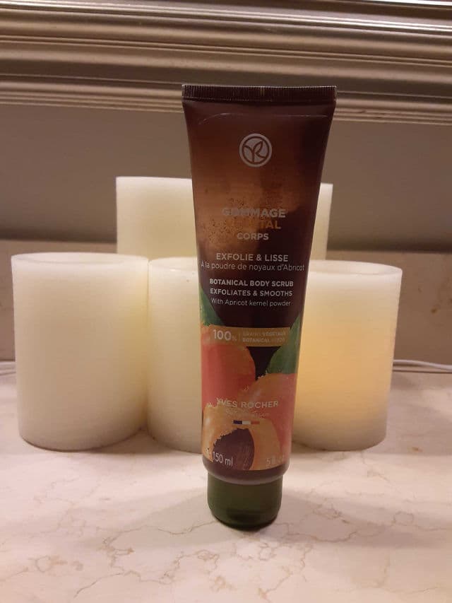 YVES ROCHER Apricot Botanical Body Scrub review photo by theskinilivein