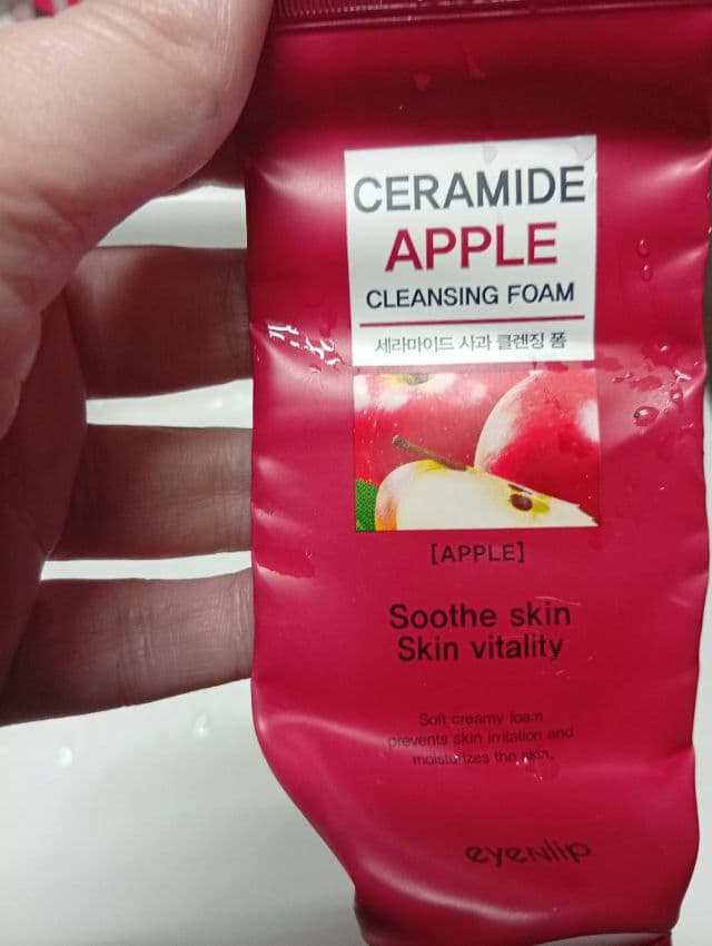 EYENLIP Ceramide Apple Cleansing Foam review photo by Eider