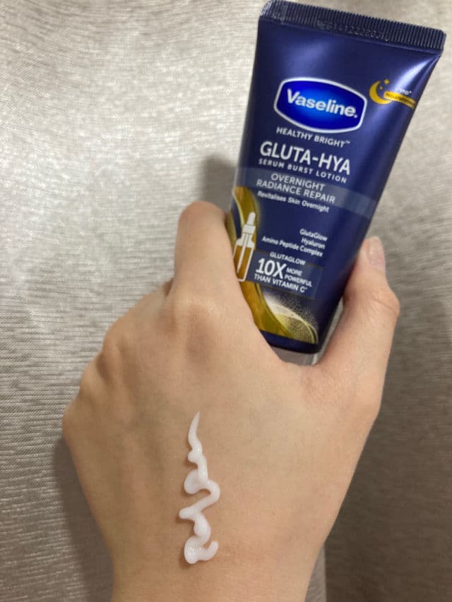 Vaseline Gluta-Hya Serum Burst Lotion Overnight Radiance Repair review photo by rennielelee