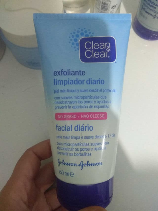 Clean & Clear Exfoliating Daily Wash review photo by maritzadarita
