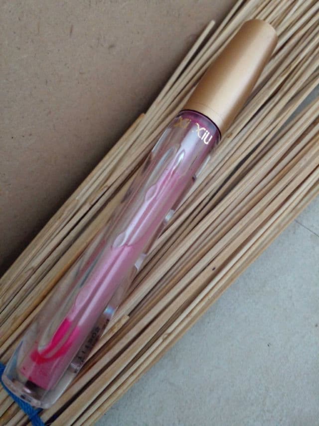 Xi XiU Lip Serum review photo by IkaHarika